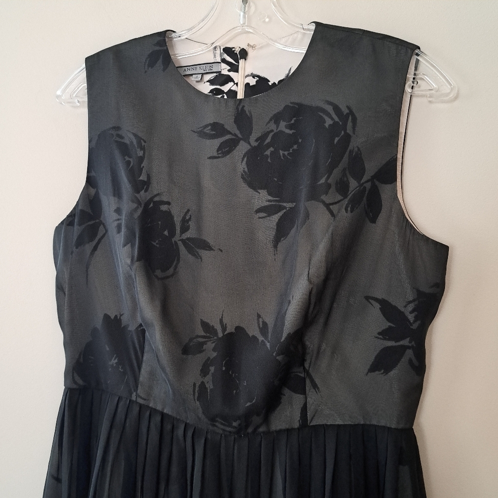Anne Klein 100% Floral Pleated Dress - Picture 3 of 7